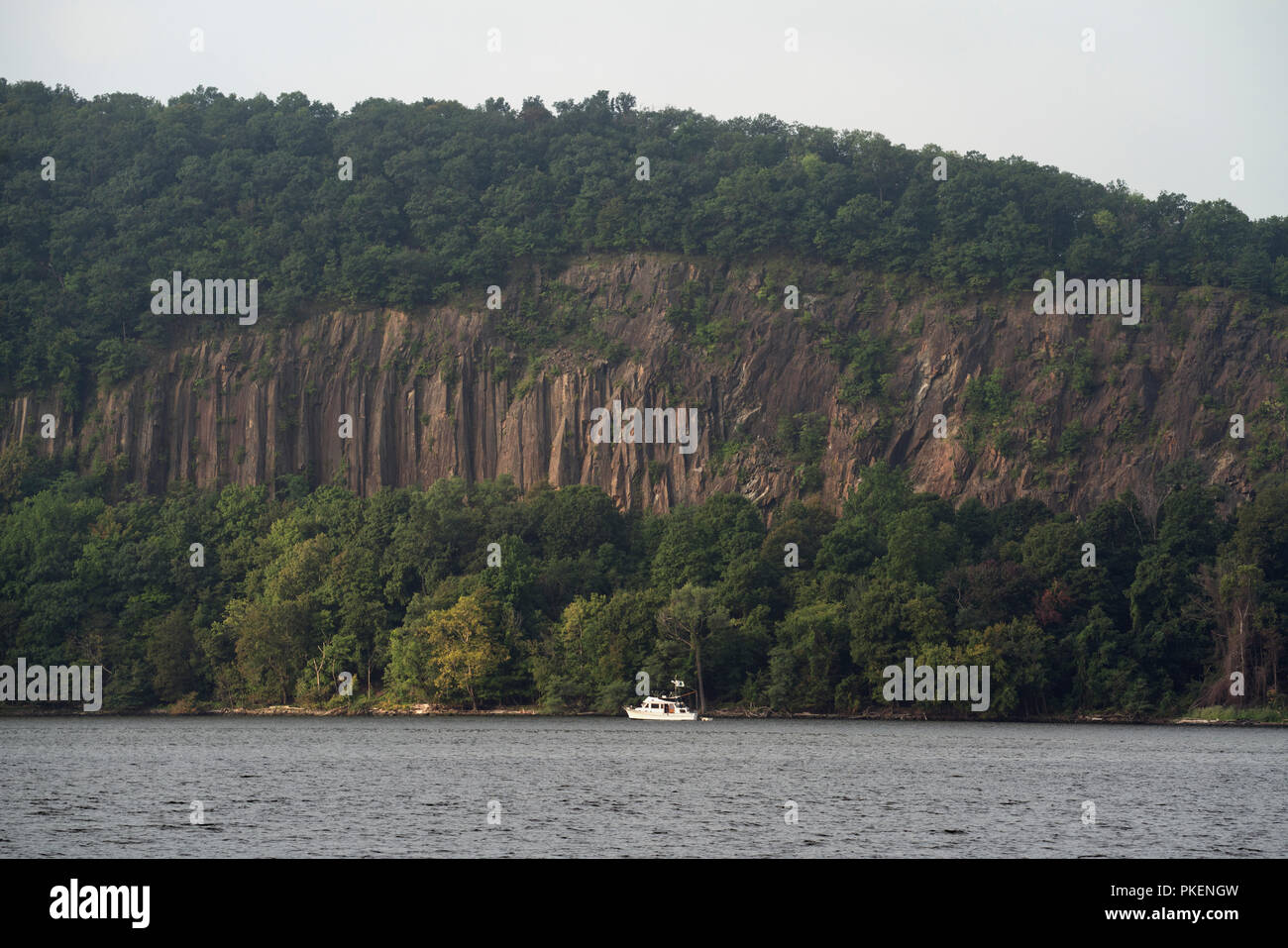 Il Palisades tratto lungo il fiume Hudson per circa venti miglia tra città di Jersey, N.J. vicino a Nyack, N.Y. Sono circa 200 milioni di anni. Foto Stock