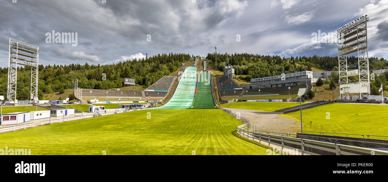 LILLEHAMMER, Norvegia - 2 agosto 2016: Ski Jump stadium vicino a Oslo, noto come Lysgardsbakken, aperto nel 1993, specificatamente al XVII Giochi Olimpici Invernali Gam Foto Stock