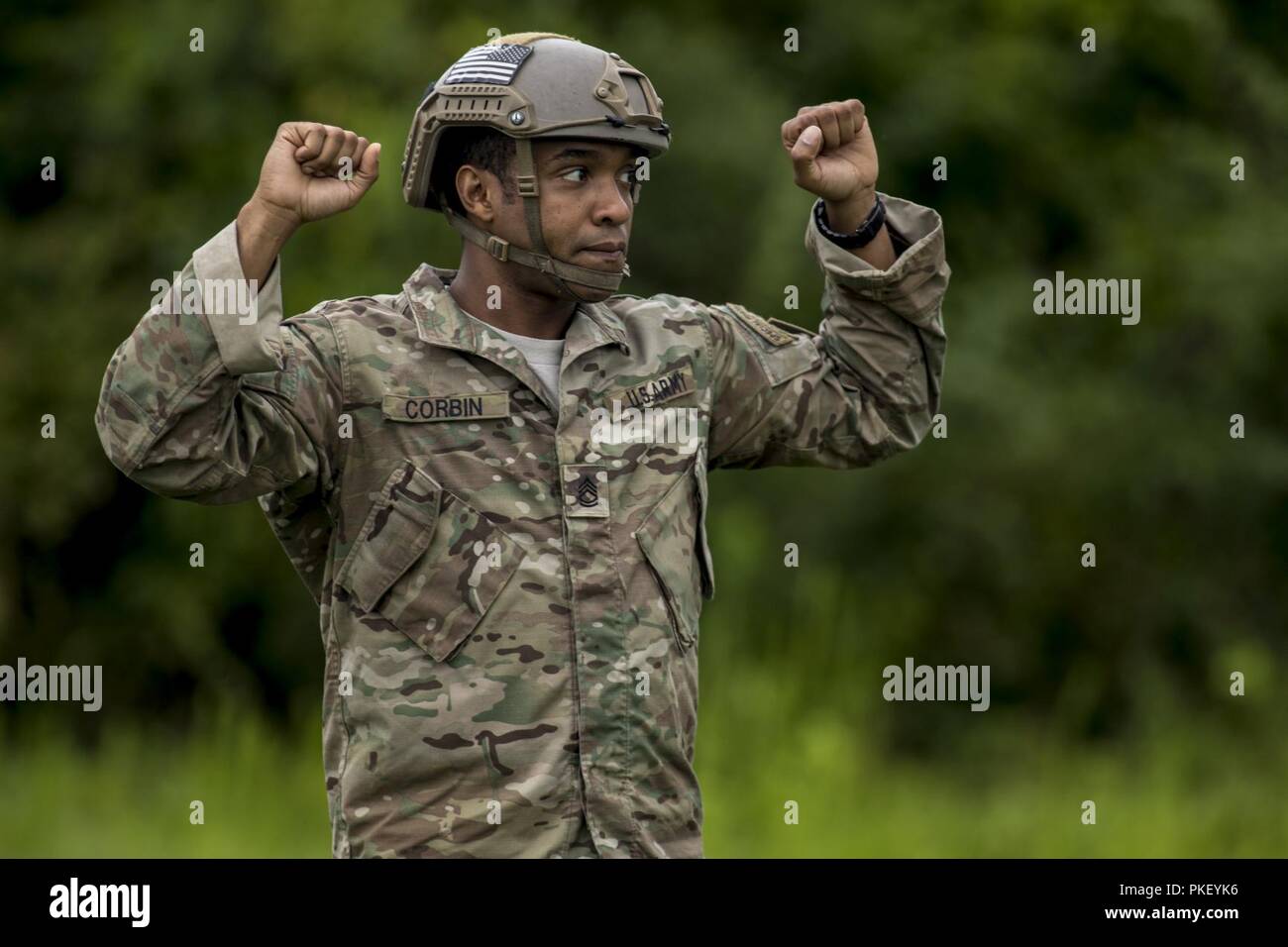 Un U.S. Paracadutista esercito pratiche Airborne sostenuta durante la formazione Leapfest 2018 presso l'Università di Rhode Island a ovest di Kingston, R.I., e il Agosto 1, 2018. Leapfest è il più grande e il più lungo in piedi, international static line parachute evento di formazione e competizione ospitata dalla 56th squadrone comando, Rhode Island Esercito Nazionale Guardia a promuovere tecniche di alto livello e formazione esprit de corps entro il International Airborne comunità. Oltre 300 i paracadutisti da nove diversi paesi partecipano quest'anno. Foto Stock