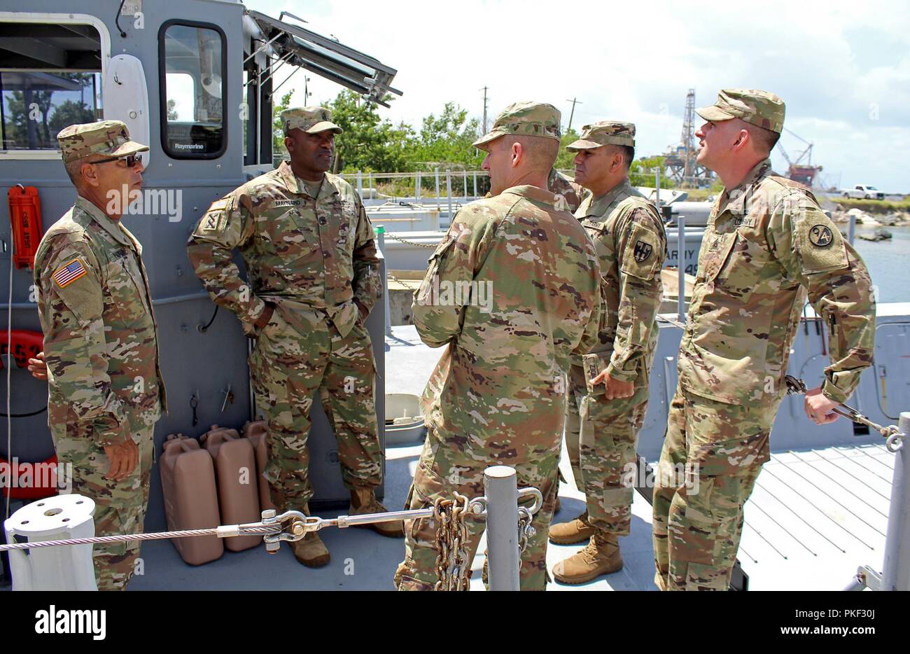 L'aiutante generale di Puerto Rico, Briga. Gen. Isabelo Rivera, ha ricevuto la visita del Sgt. Principali dell'esercito, Daniel A. Dailey che hanno visitato l'isola per la prima volta, 31 luglio. Dailey, chi è il quindicesimo SMA, arrivati a Puerto Rico dopo il coordinamento con la Guardia Nazionale; e il fuoco della sua visita è stato quello di offrire il supporto per eventuali esigenze che il PRNG potrebbe avere. Come il sergente maggiore dell'esercito, Dailey è il consulente personale del capo di Stato maggiore dell'esercito in tutte le questioni che interessano la forza arruolato. "Questa visita dal sergente maggiore dell esercito per la Guardia Nazionale riflette il vicino ex Foto Stock