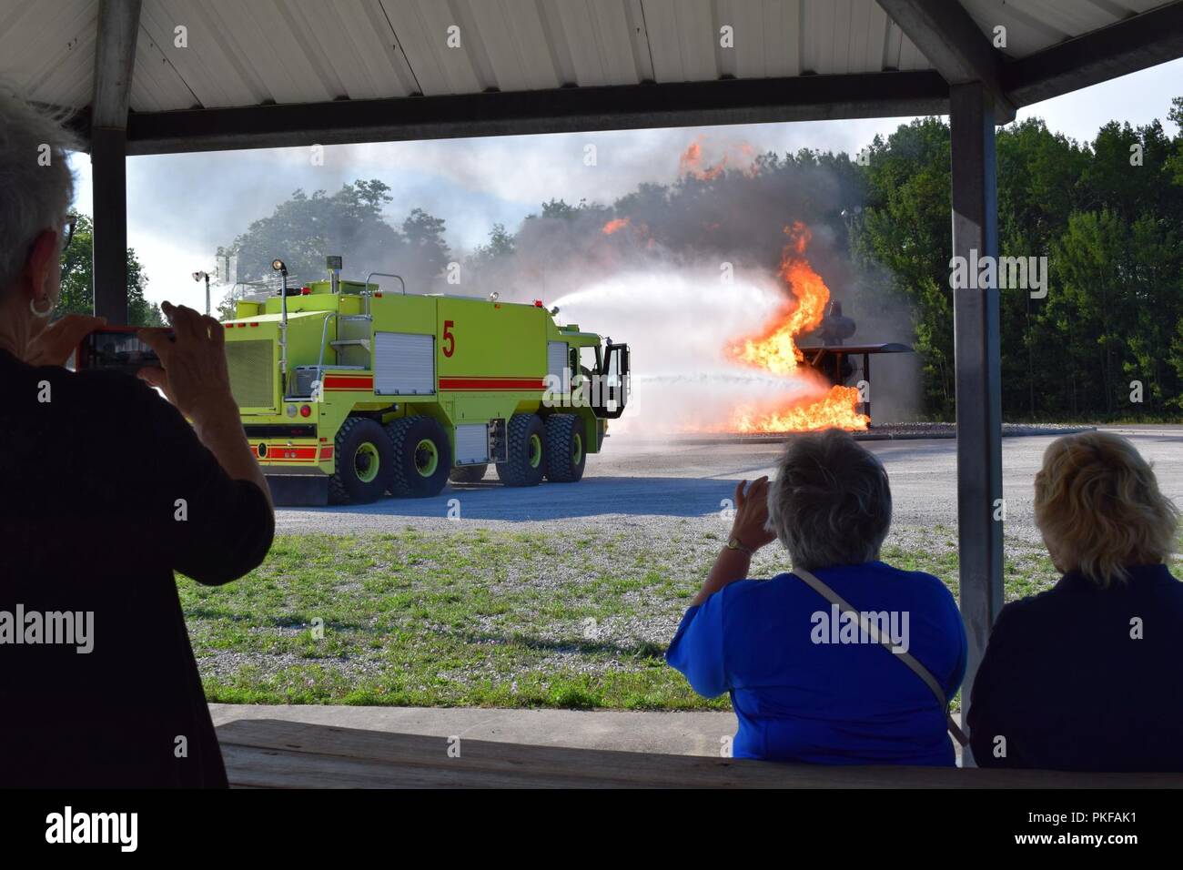 Leader della comunità locale ha visitato Alpena Combat Readiness Training Center, Alpena, Mich su 10 Agosto 2018, come parte di una speciale "comunità giorno' tour e di orientamento che hanno mostrato la capacità di visitare unità operanti da Alpena CRTC per esercizio di sciopero settentrionale 18. L'orientamento anche articolate sciopero del nord 18's ruolo critico nel garantire la disponibilità del giunto e le forze della coalizione militare organizzazioni in un realistico, joint-incendi ambiente di formazione. Sciopero del nord 18 è una guardia nazionale Bureau-sponsorizzato esercizio che unisce i membri del servizio da parte di molti stati, più rami di servizio un Foto Stock