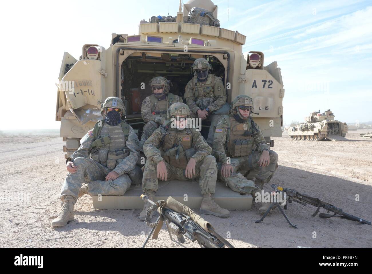 Carolina del Sud guardie del 118a Reggimento di Fanteria, attendono gli ordini durante il funzionamento Hickory Sting a Ft. Bliss, Texas, 8 agosto 2018. Funzionamento Hickory pungiglione è un combattimento esportabile capacità di formazione programma che sfida e preparare i soldati attraverso tutte le abilità speciali per essere più letale, efficace e tatticamente proficienti nel loro lavoro. Foto Stock