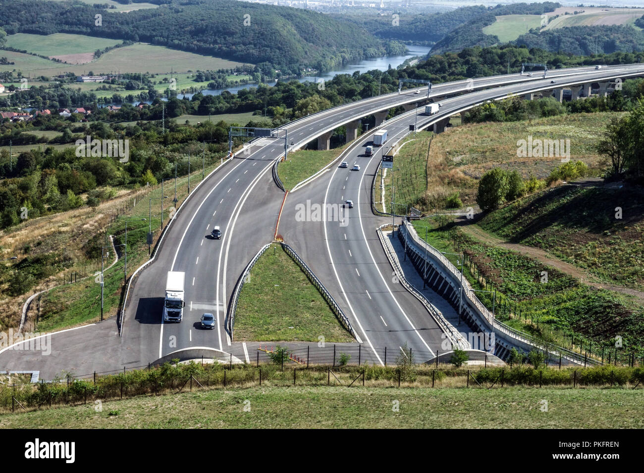 Ponte dell'autostrada vicino Prackovice, Repubblica Ceca Foto Stock