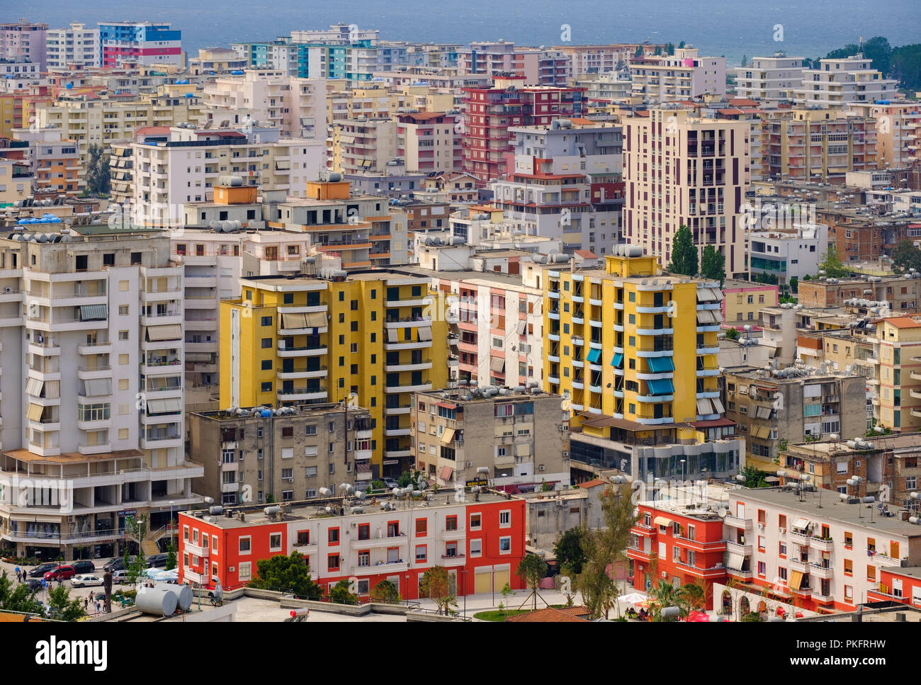 Dal centro città di Valona, vista dalla collina Kuzum Baba, Vlorë, Qark Vlorë, Albania Foto Stock