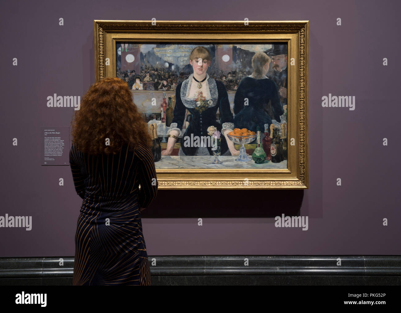 National Gallery di Londra, Regno Unito. 13 Settembre, 2018. Una mostra che riunisce i impressionisti e Post-Impressionist collezioni del Courtauld Gallery e Galleria Nazionale con molti iconico opere d'arte sul display, la mostra va dal 17 settembre 2018 - 20 gennaio 2019. Foto: Edouard Manet. Un Bar a Folies-Bergère, 1882. Il Courtauld Gallery di Londra. Posti con galleria personale. Credito: Malcolm Park/Alamy Live News. Foto Stock