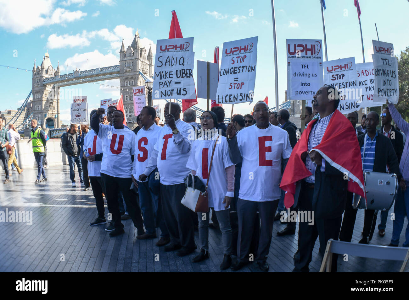 Municipio di Londra, Regno Unito. Xiii Sep 2018. Il Regno Noleggio privato di driver e IWGB - Lavoratori indipendenti unione di Gran Bretagna dimostrazione dire no al sindaco di Londra e TfL piano per rendere i driver di minicab pagare £11.50 al giorno in carica di congestione presso il municipio del 13 settembre 2018, Londra, Regno Unito. Credito: Picture Capital/Alamy Live News Foto Stock