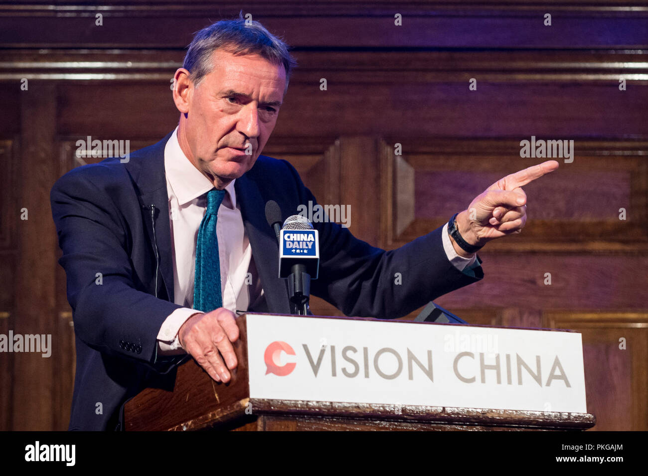 (180913) -- London, Sett. 13, 2018 (Xinhua) -- Jim O'Neill, presidente del rinomato British think tank Chatham House, parla durante un forum themed '40 anni: la Cina e il mondo" a Londra, in Gran Bretagna il 7 settembre 13, 2018. Alcuni dei più rinomati studiosi britannici di giovedì ha parlato molto della Cina di riforma e di apertura della politica che, iniziata 40 anni fa, continua a trasformare la provincia stessa e l'impatto a livello mondiale. (Xinhua/Stephen Chung) Foto Stock