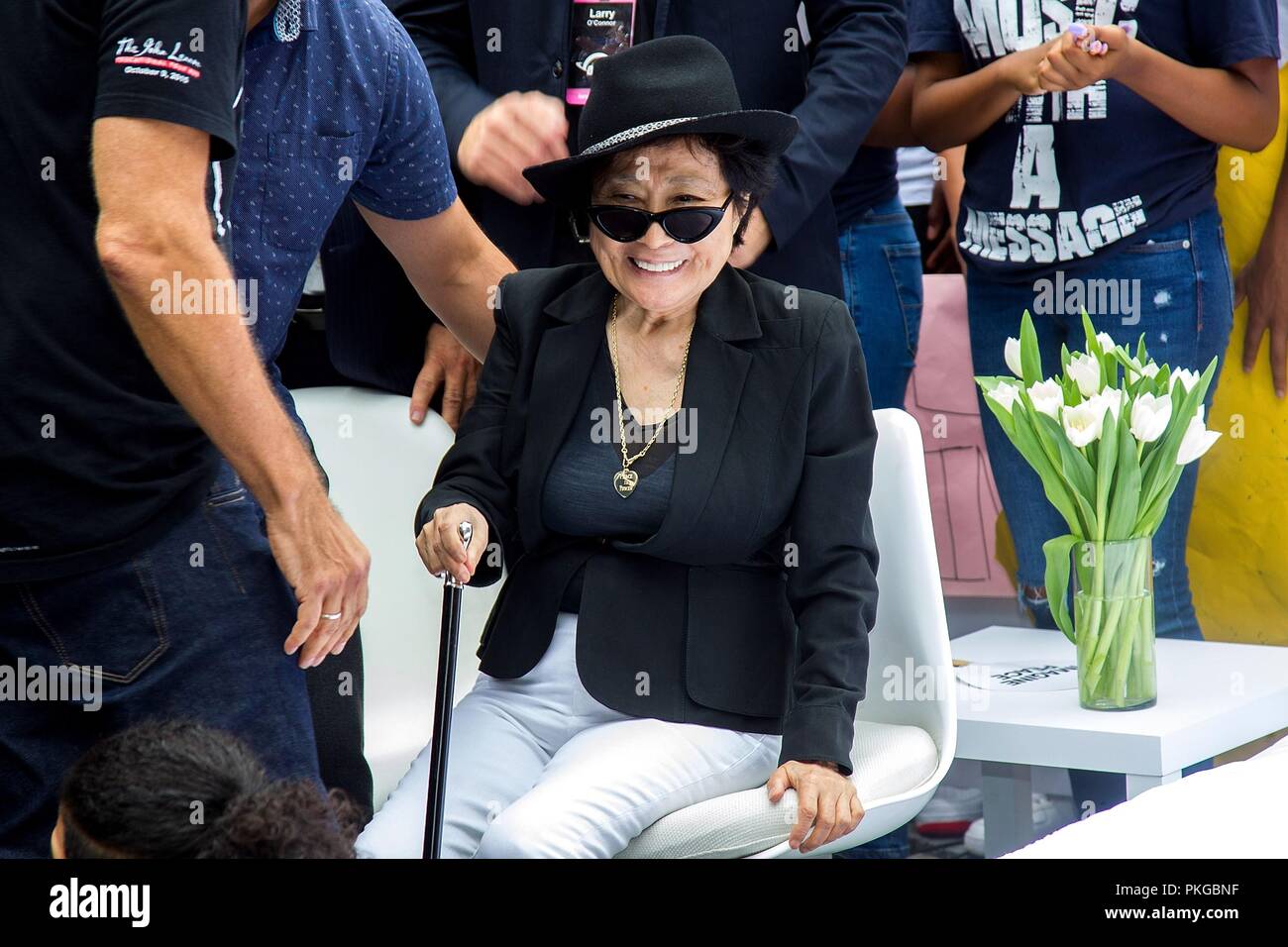 New York, NY, STATI UNITI D'AMERICA. Xiii Sep, 2018. Yoko Ono ad una apparizione pubblica per il John Lennon Educational Tour Bus torna a NYC, New York City Hall di New York, NY, 13 settembre 2018. Credito: Steve Mack/Everett raccolta/Alamy Live News Foto Stock