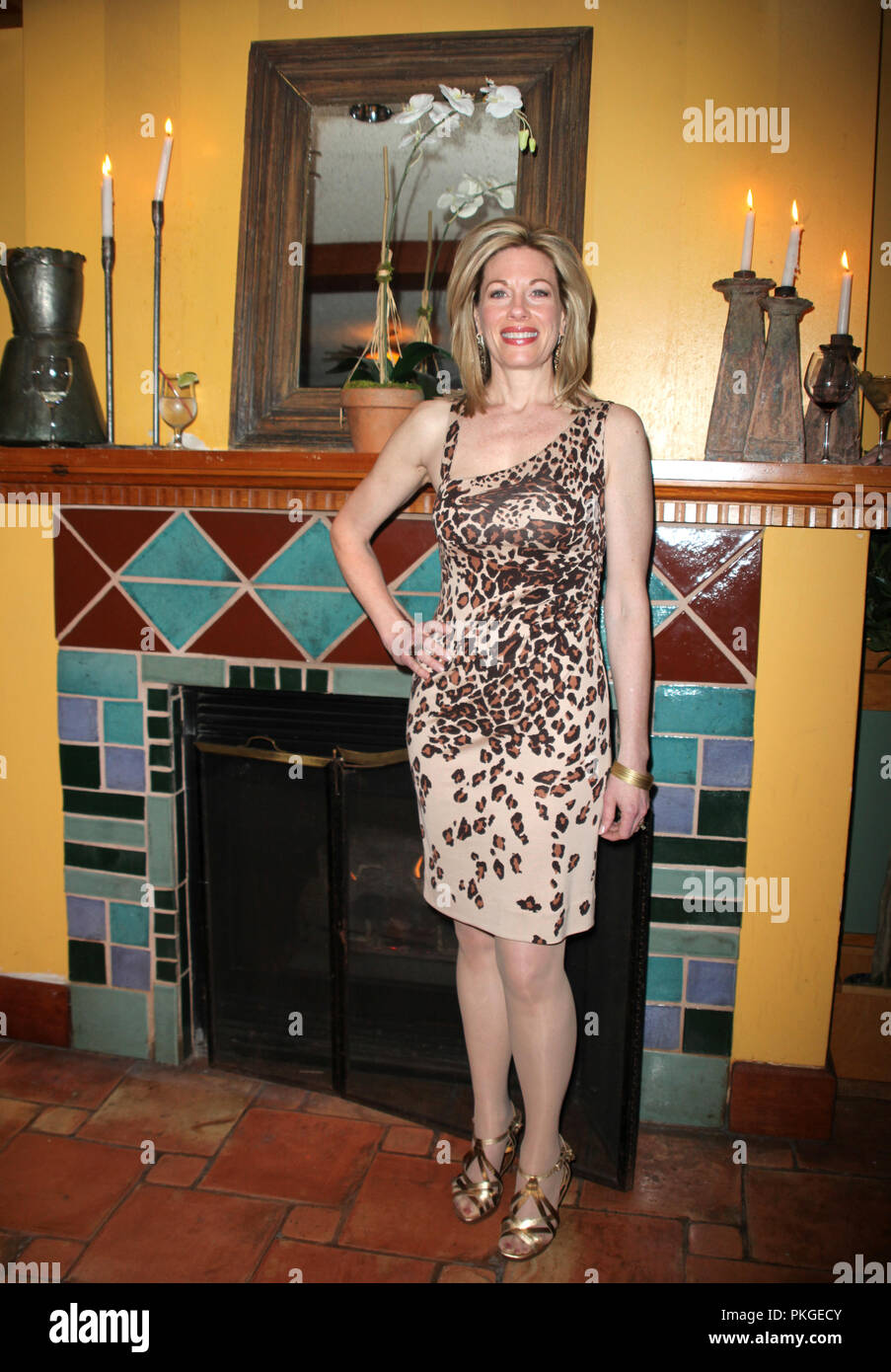 Xiv Sett 2018. ***FILE FOTO*** Marin Mazzie è scomparso all'età di 57. Foto: Marin Mazzie frequentando il dopo essere partito per la serata di apertura le prestazioni di Broadway per Enron presso il Red Eye Grill Ristorante, New York City. Aprile 27, 2010 Credit: Walter McBride/MediaPunch Credito: MediaPunch Inc/Alamy Live News Foto Stock