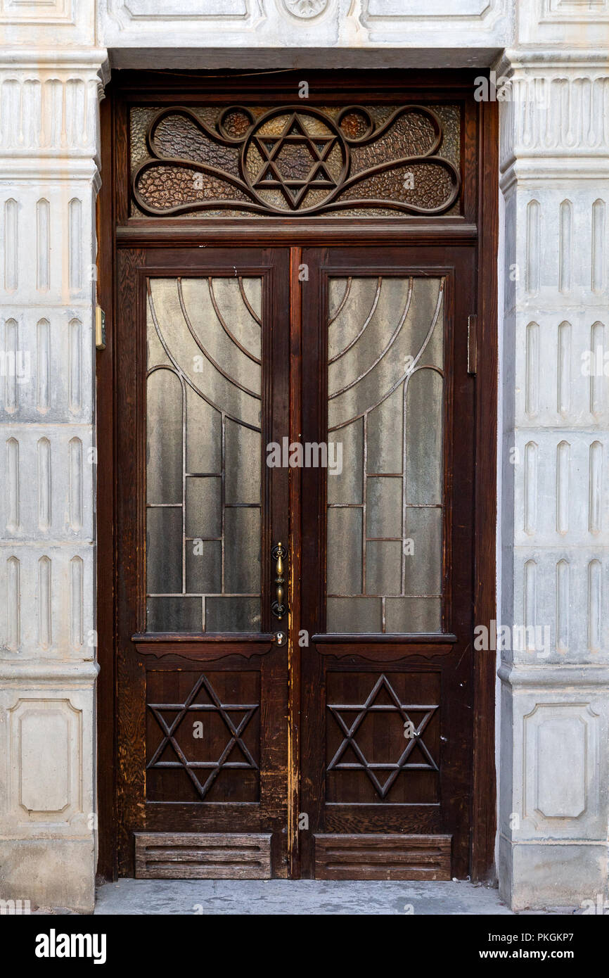 Porta di legno con la stella di Davide, Giudaismo simboli in Tel Aviv, Israele Foto Stock