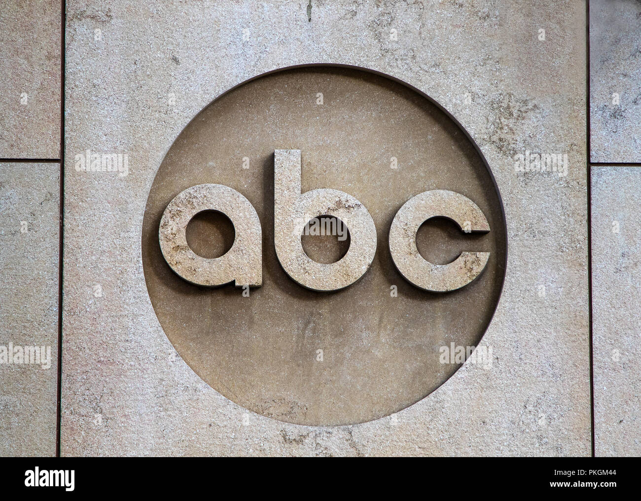 New York, 30 agosto 2016: la società ABC logo sul ABC edificio per uffici a Manhattan. Foto Stock