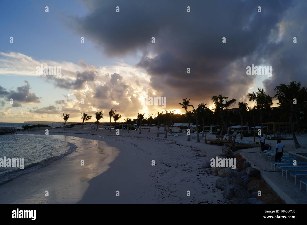 Nuvole durante il tramonto su una spiaggia in Repubblica Dominicana Foto Stock