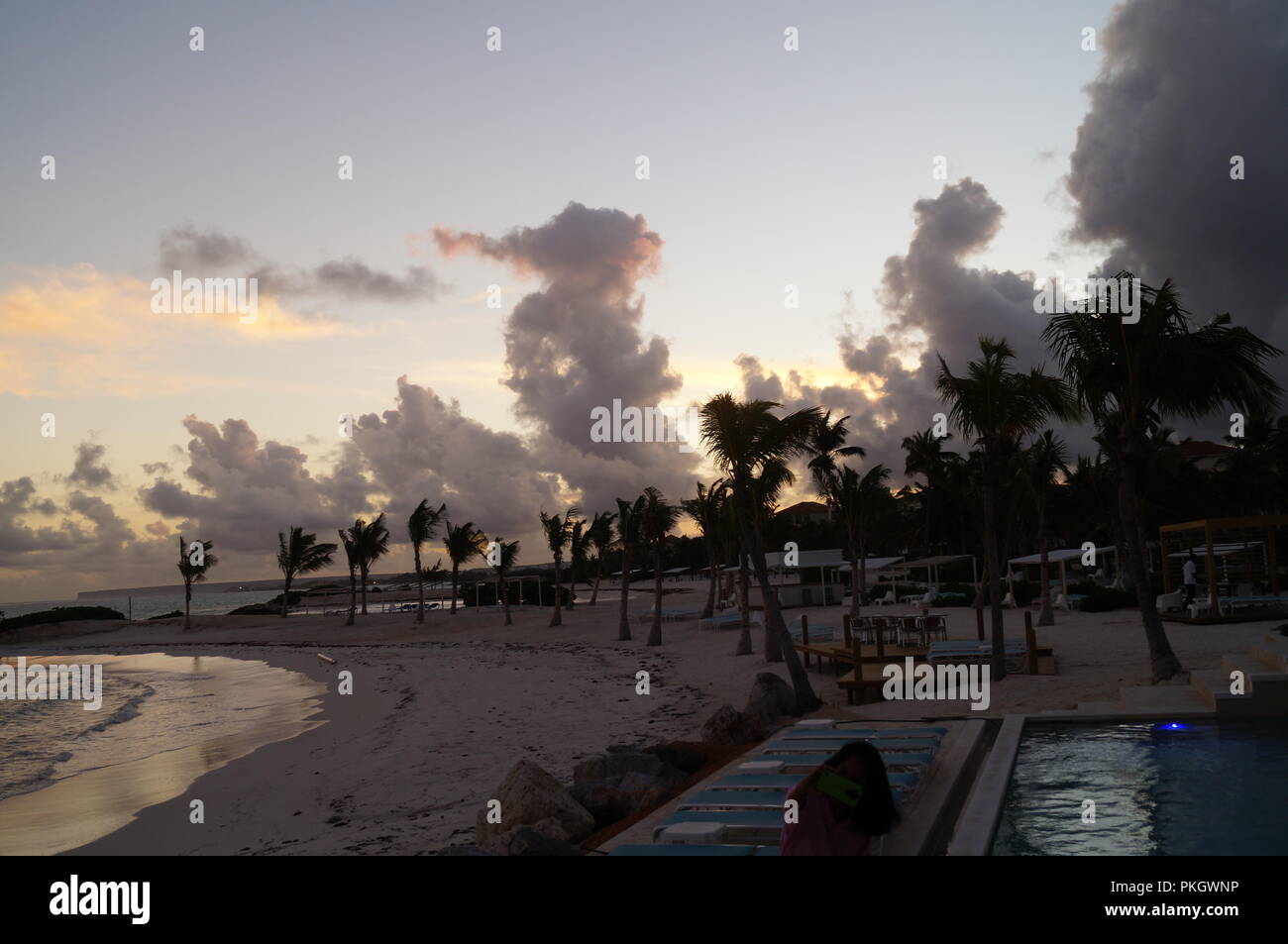 Nuvole durante il tramonto su una spiaggia in Repubblica Dominicana Foto Stock