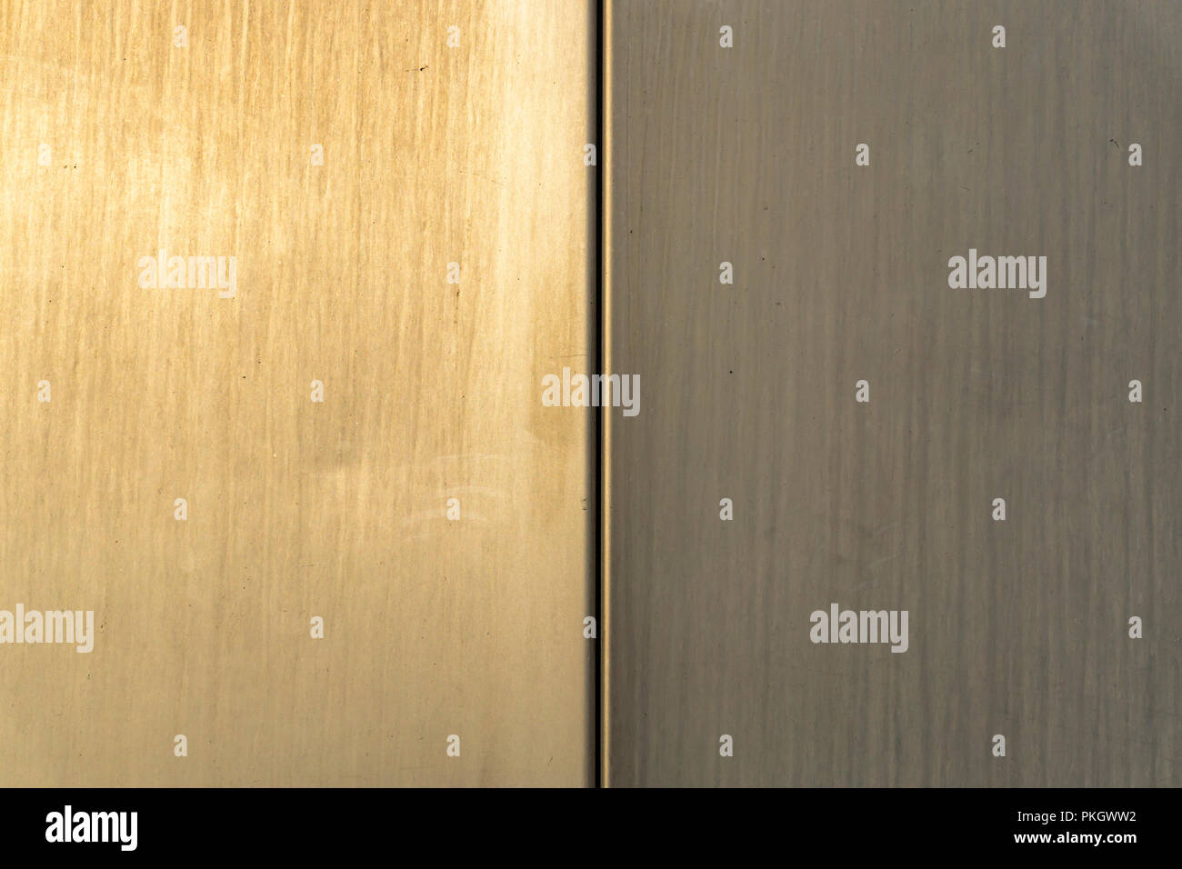 Berlino, Germania, 29 agosto 2018: Full Frame Close-Up di metallo facciata di edificio moderno Foto Stock