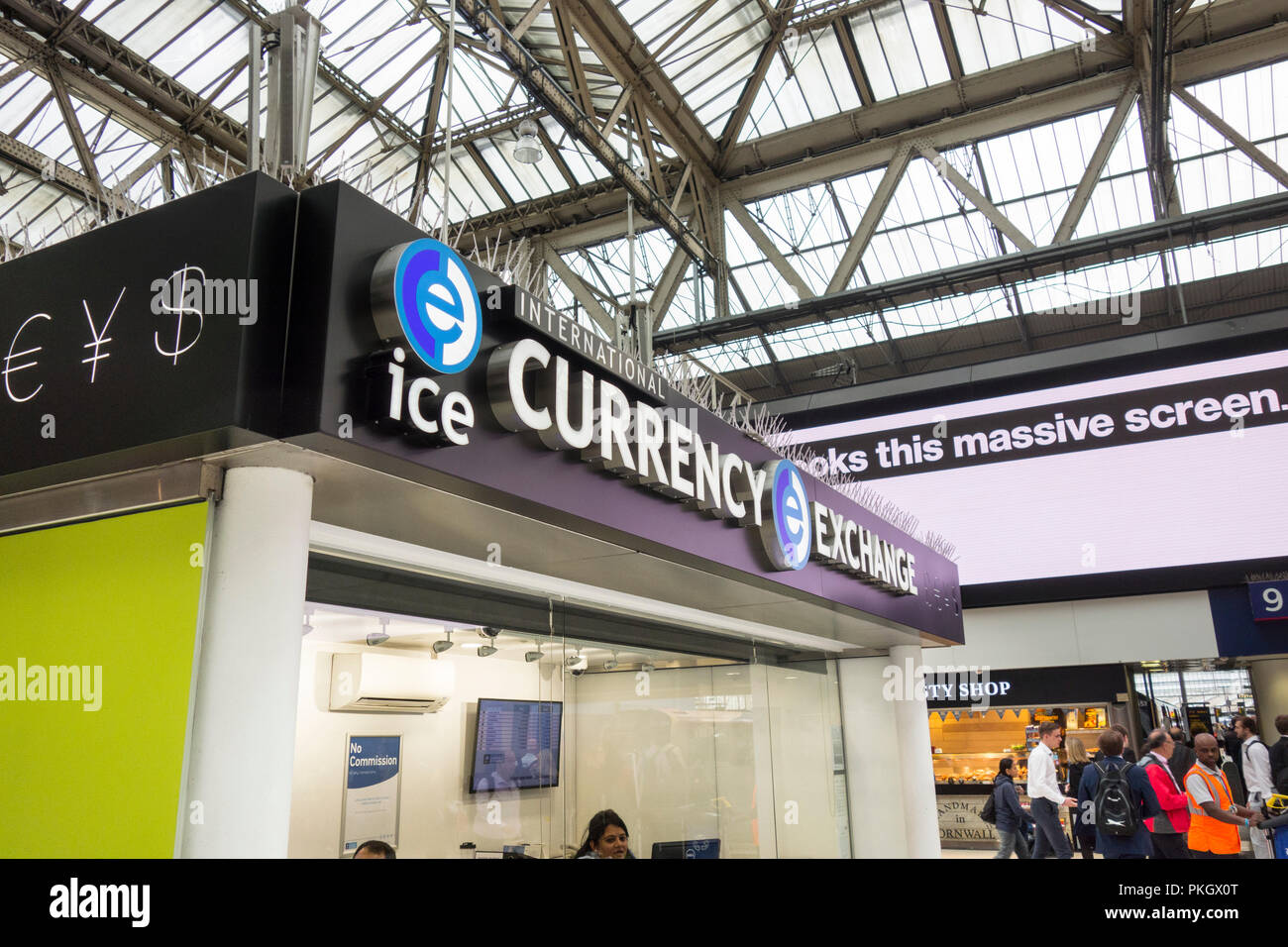 Cambio Valuta Internazionale (ghiaccio) ramo alla Stazione Waterloo di Londra, Regno Unito Foto Stock