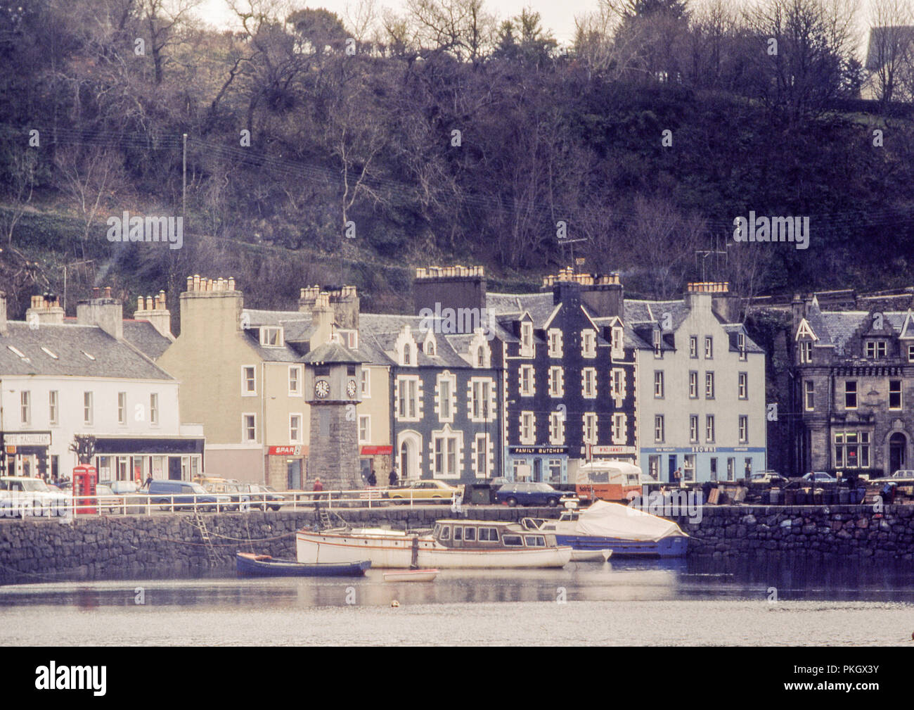 Tobermory in riva al Isle of Mull, Scozia. Archivio originale immagine presa nel maggio 1980. Foto Stock