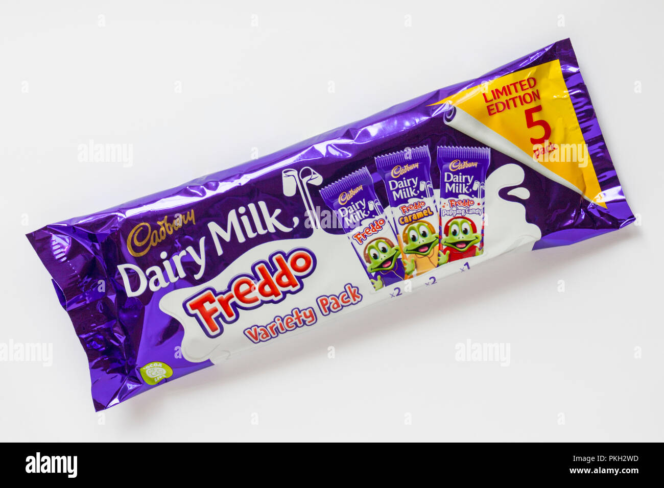 Pacchetto di Cadbury latte freddo variety pack isolati su sfondo bianco - edizione limitata 5 pack - cioccolato, caramello & popping candy Foto Stock