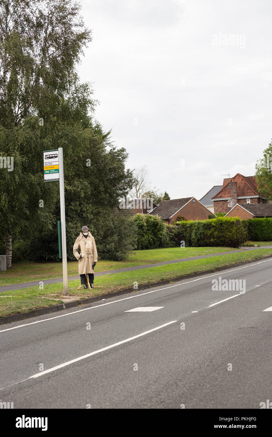 Alta Wych, Essex, Regno Unito - 8 Settembre 2018: Spaventapasseri tradizionale festa prendendo ispirazione da tutto il tema della nostra vita contemporanea Foto Stock