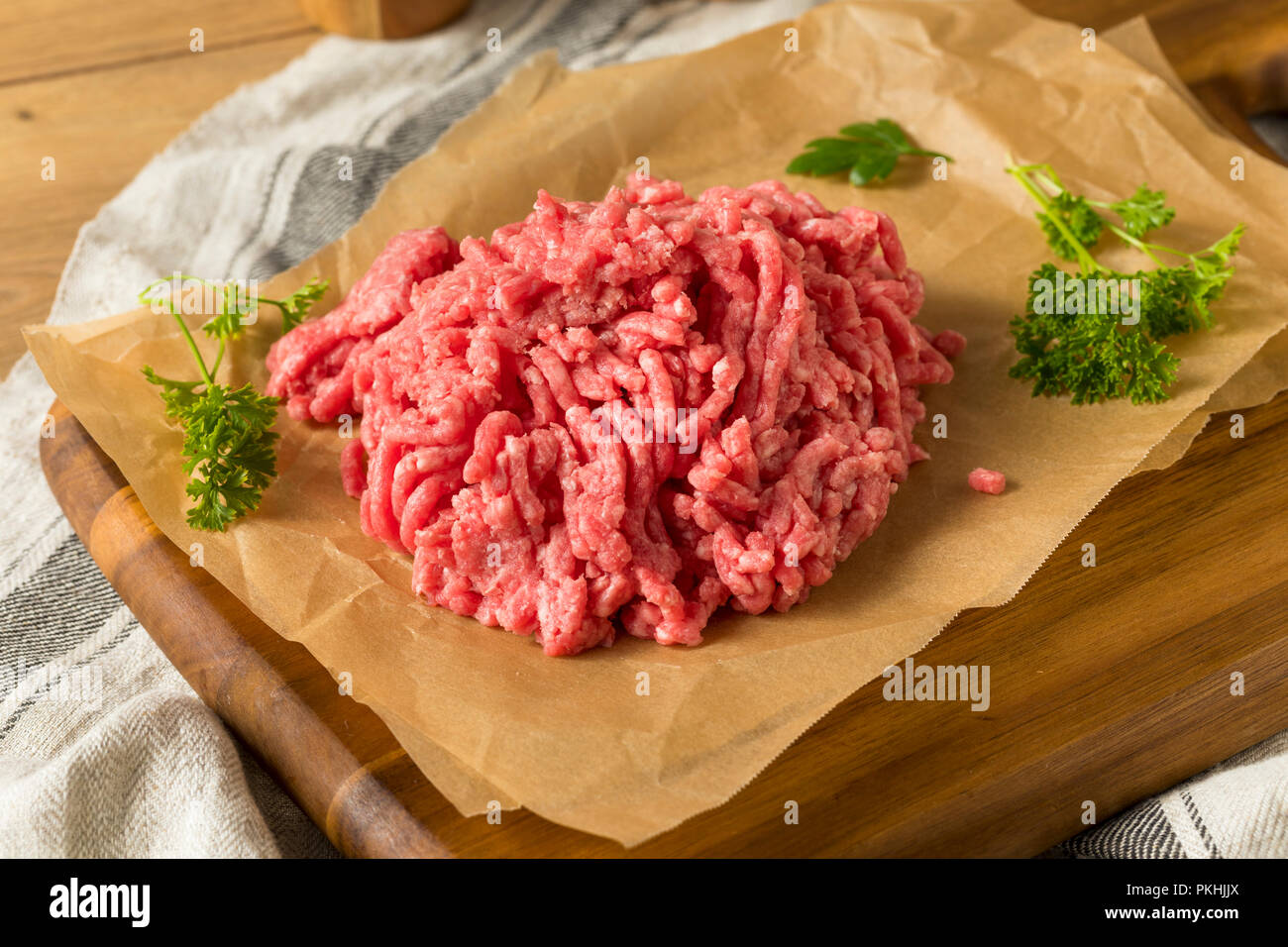 L erba biologica alimentato carne di agnello macinata pronta per cucinare Foto Stock