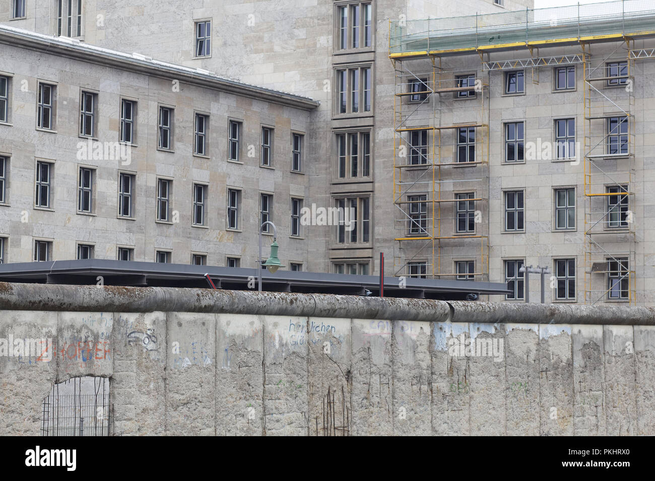 Morte striscia barriera della parete di separazione in Berlino est e ovest Foto Stock