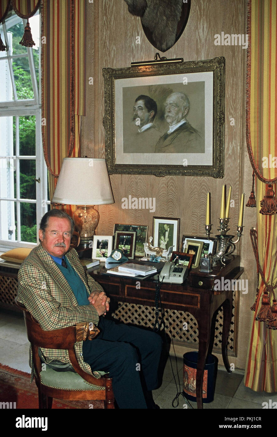 Fürst Ferdinand von Bismarck Familiensitz im der Bismarcks Schloss Friedrichsruh nahe Amburgo, Deutschland 2006. Il principe Ferdinand von Bismarck nella residenza di famiglia di Bismarck Schloss Friedrichsruh vicino ad Amburgo, Germania 2006. Foto Stock