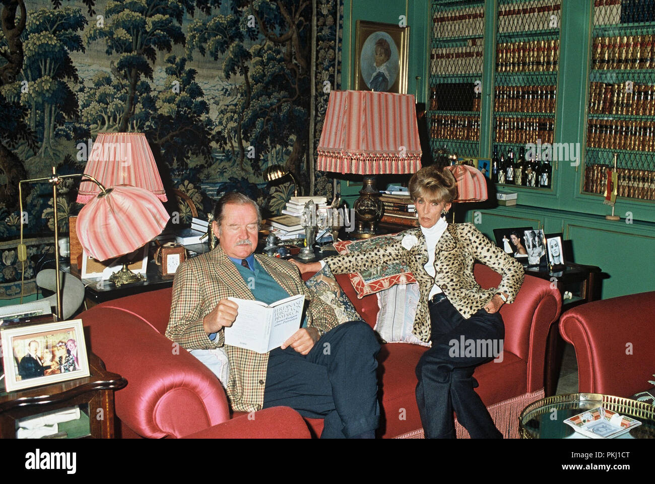 Fürst Ferdinand von Bismarck mit Ehefrau Elisabeth (Lippens) Familiensitz im der Bismarcks Schloss Friedrichsruh nahe Amburgo, Deutschland 2006. Il principe Ferdinand von Bismarck con sua moglie Elisabeth (Lippens) nella residenza di famiglia di Bismarck Schloss Friedrichsruh vicino ad Amburgo, Germania 2006. Foto Stock