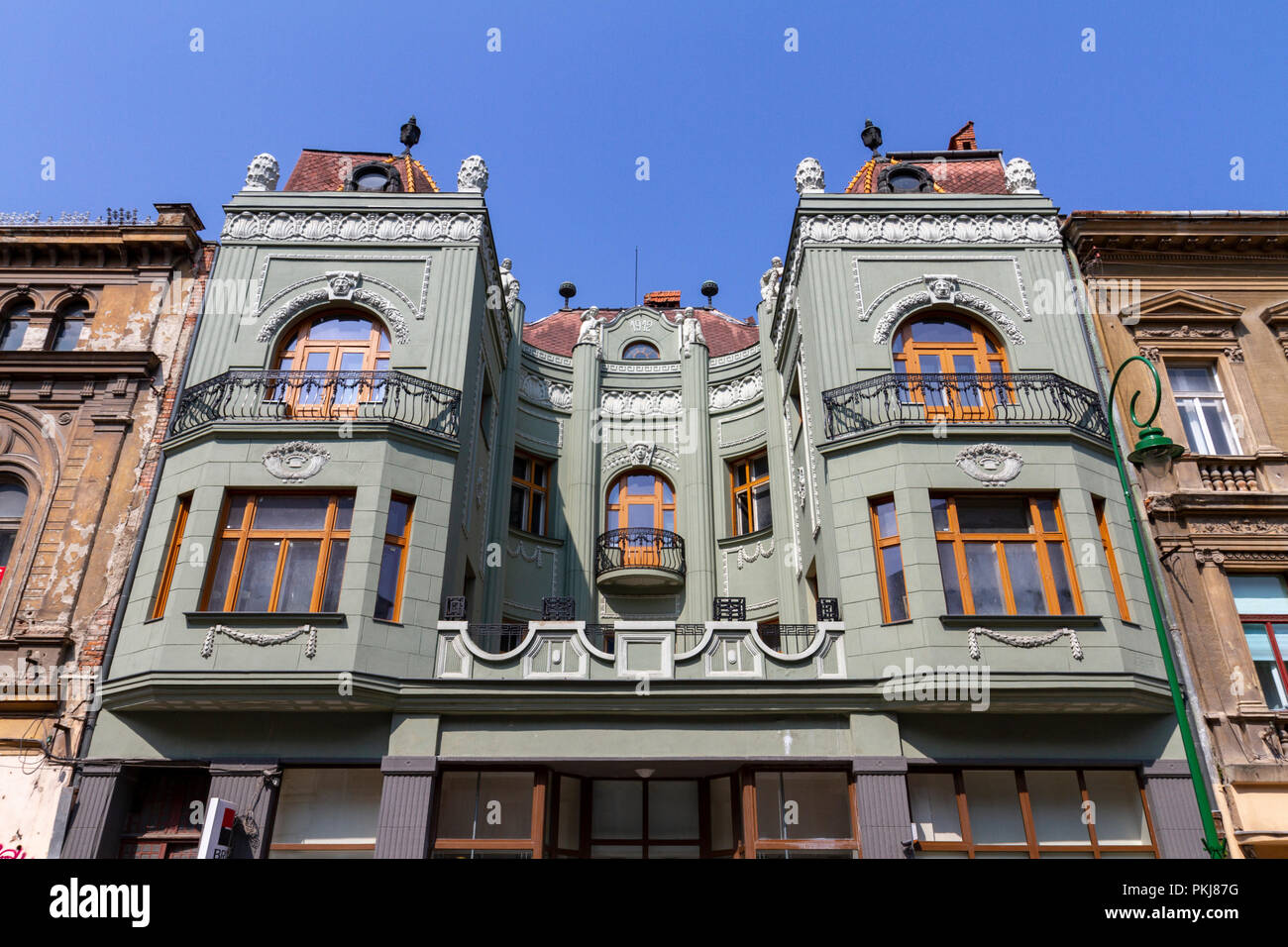 Architettura stupefacente (BRD banca) sulla Strada Mureșenilor in Brasov, Romania. Foto Stock