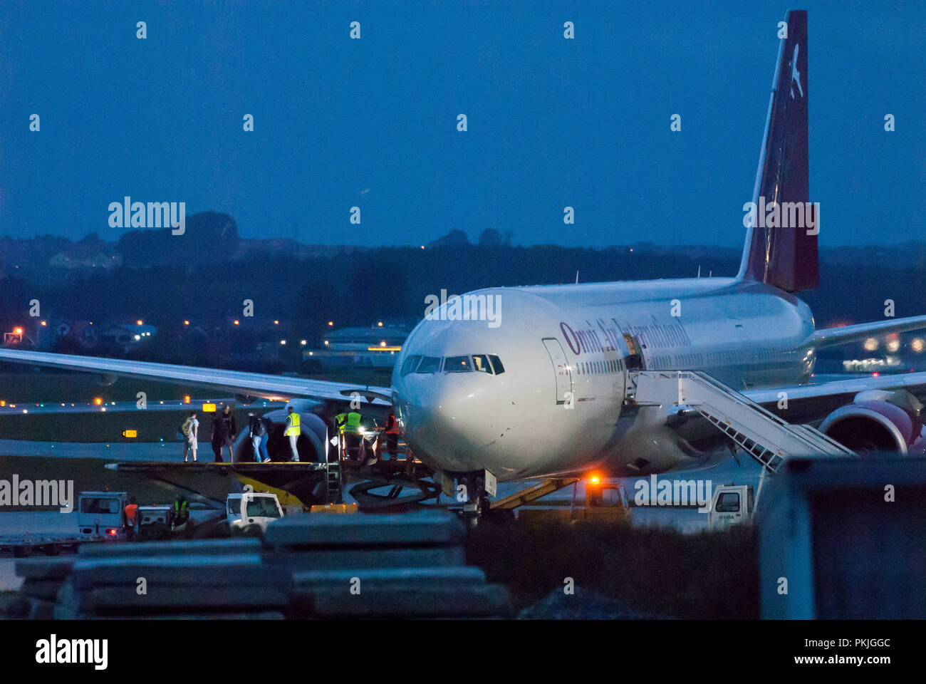 Carta Omni Air International Boeing 777-2U8(ER) in Aeroporto Lech Walesa di Danzica in Gdansk, Polonia. 12 settembre 2018 © Wojciech Strozyk / Alamy Stoc Foto Stock