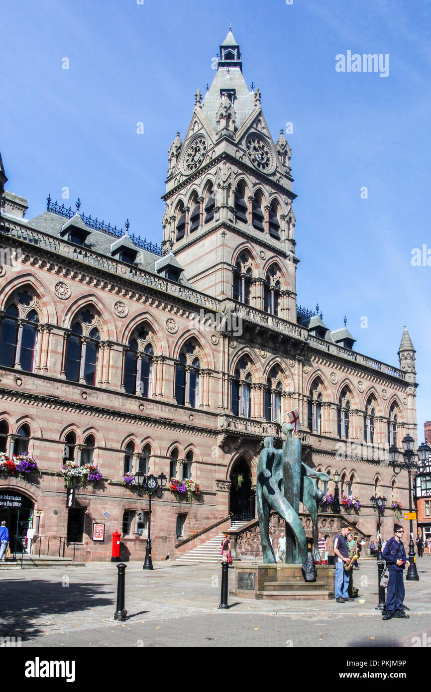 Chester, Inghilterra - 16 agosto 2016: il palazzo Comunale.Lo stile architettonico è Revival gotico. Foto Stock