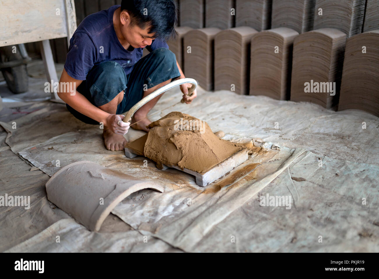 Yin-yang tetto. yin-yang tetto, noto anche come la grondaia tegola, è i tradizionali materiali da costruzione Foto Stock