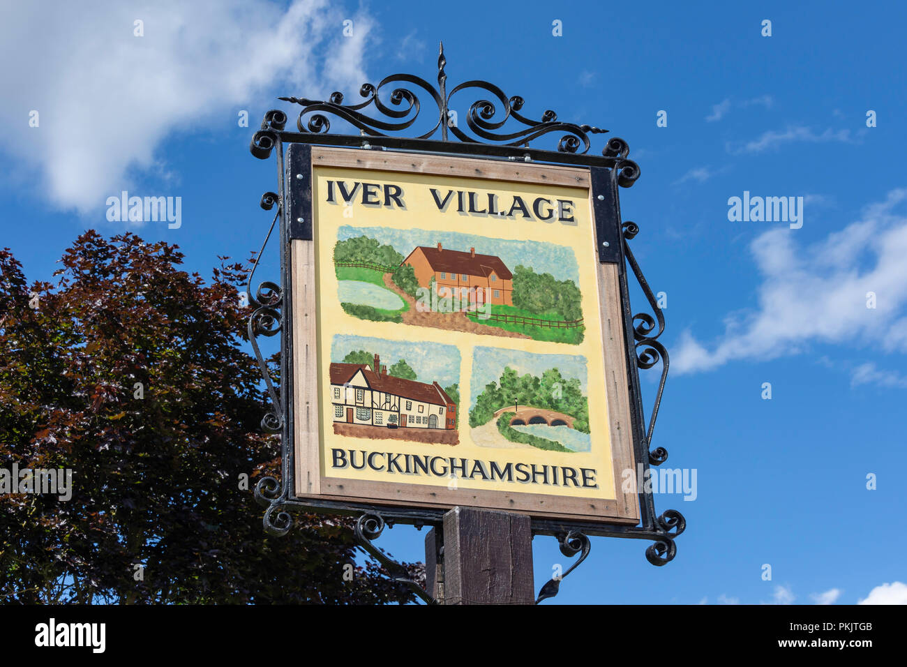 Iver village segno, High Street, Iver, Buckinghamshire, Inghilterra, Regno Unito Foto Stock