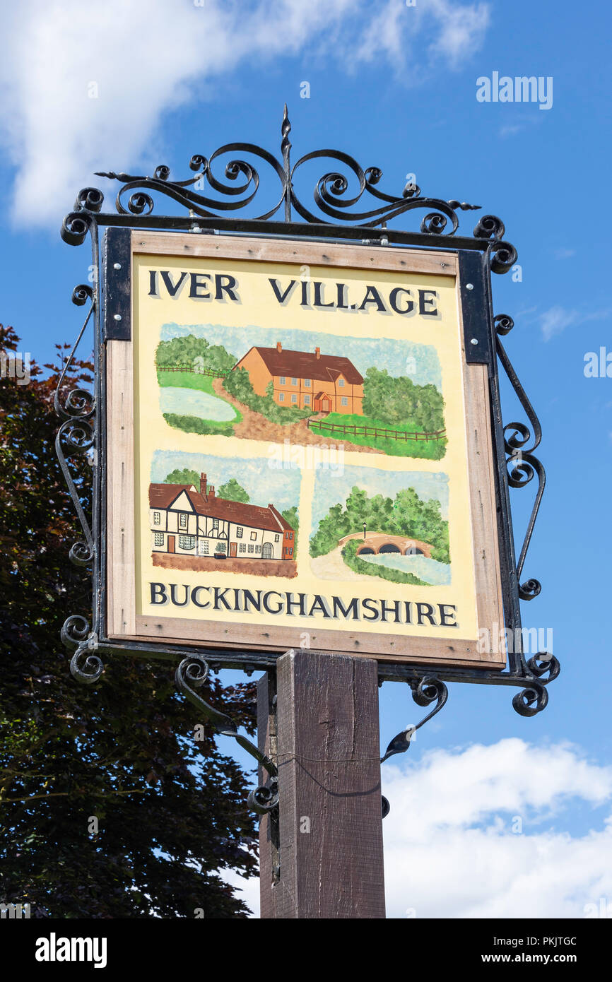 Iver village segno, High Street, Iver, Buckinghamshire, Inghilterra, Regno Unito Foto Stock