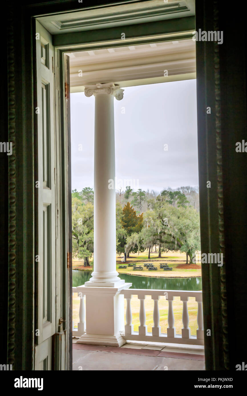 Vista panoramica da Drayton Hall Plantation House di Charleston, Carolina del Sud Foto Stock