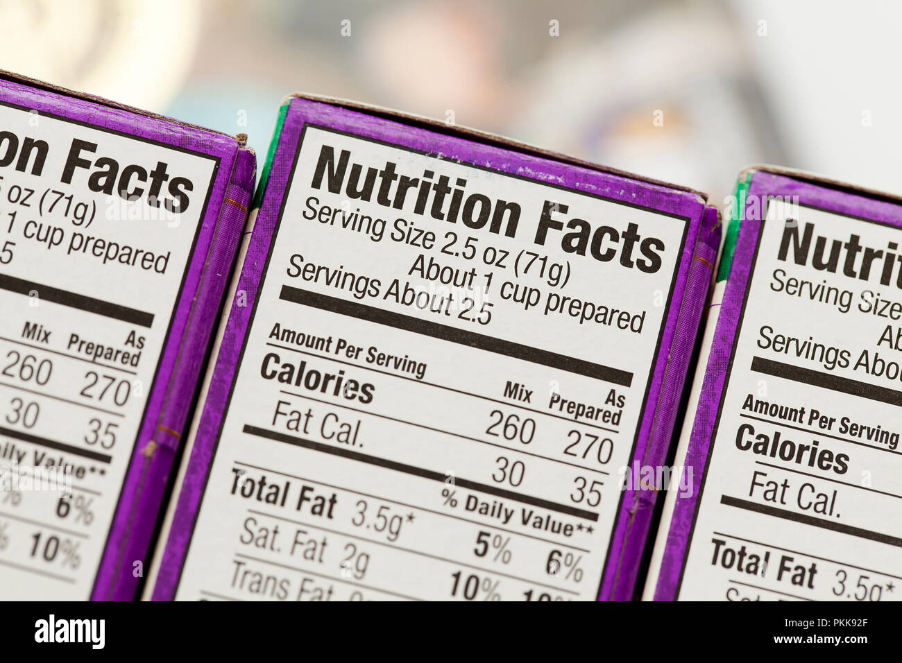 Etichetta nutrizionale su scatole di alimentari (fatti di nutrizione, la nutrizione informazioni) - USA Foto Stock