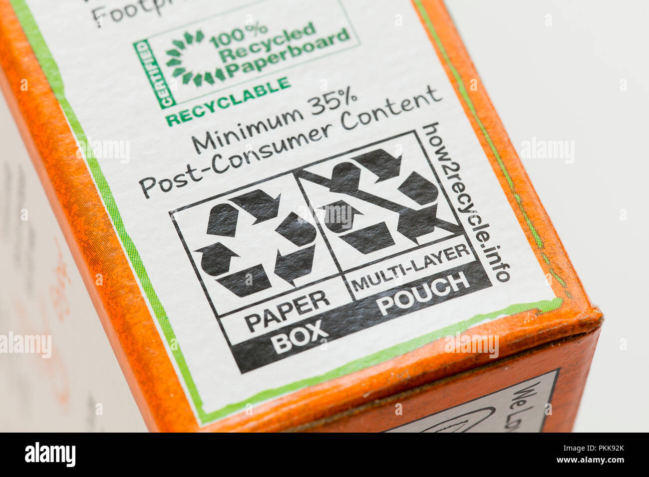 Riciclaggio della carta informazioni sul pacchetto di cibo - USA Foto Stock