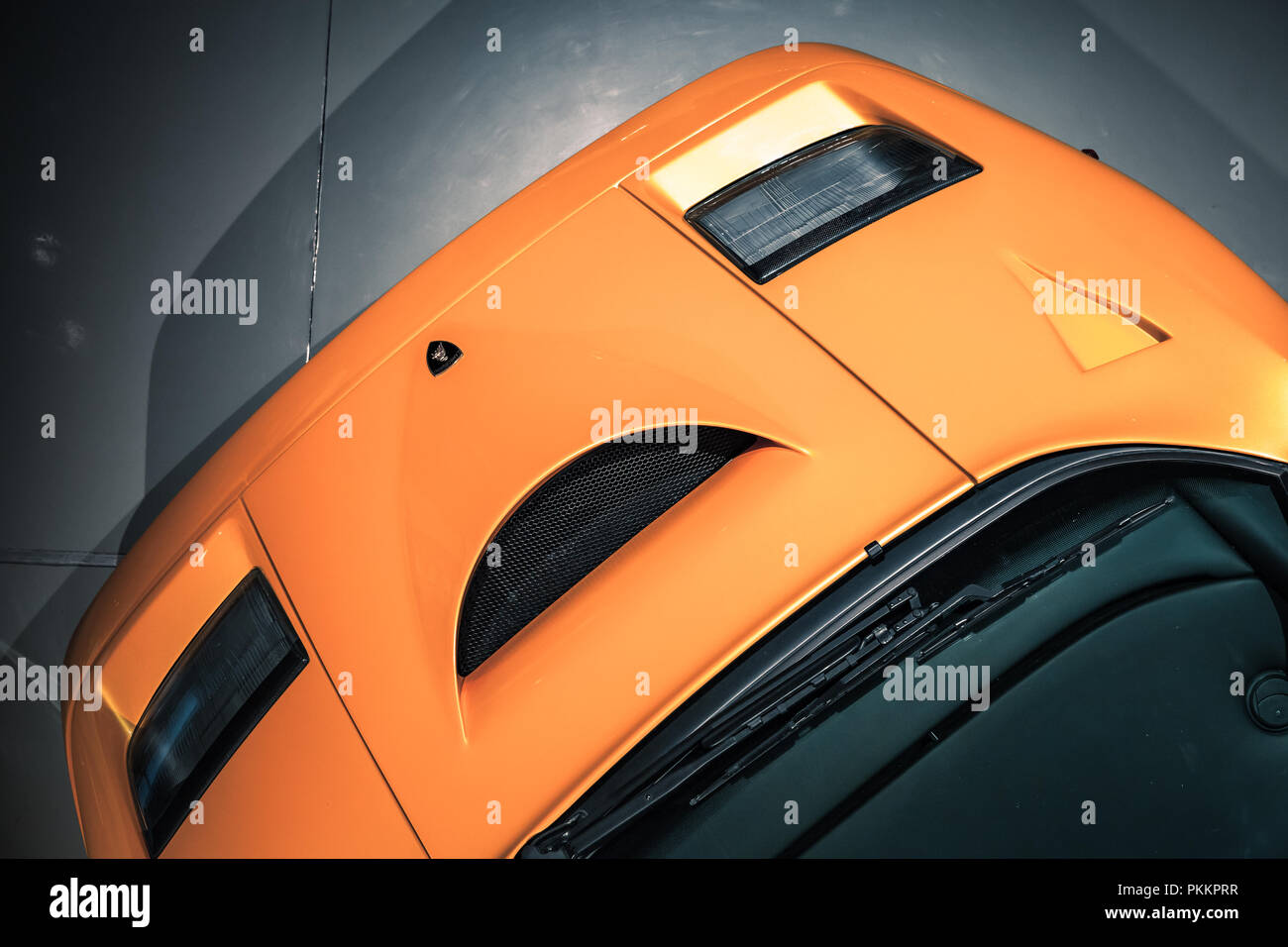 San Pietroburgo, Russia - Luglio 11, 2017: frammento di giallo Lamborghini Diablo GT auto sportiva, vista dall'alto Foto Stock