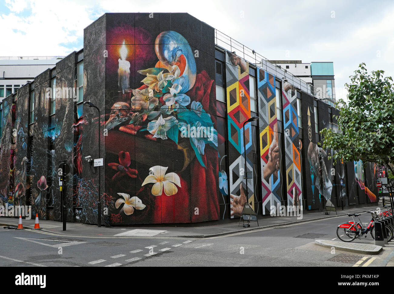 Grande arte di strada pittura murale da molti artisti di New Inn cantiere e Re Giovanni corte in Shoreditch Londra UK KATHY DEWITT Foto Stock