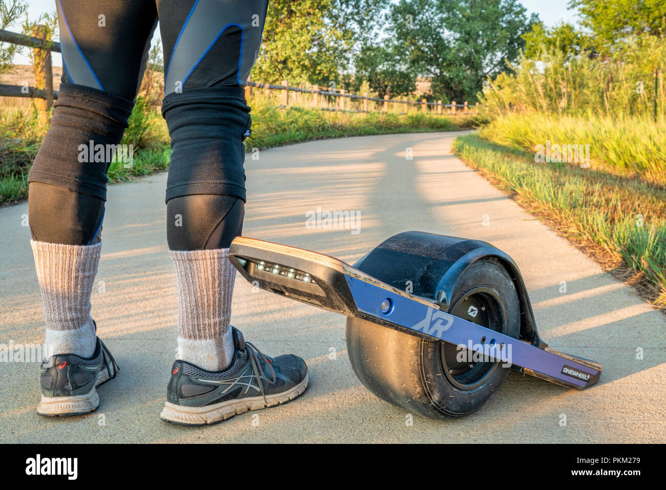 Skateboard elettrico a una ruota immagini e fotografie stock ad alta  risoluzione - Alamy