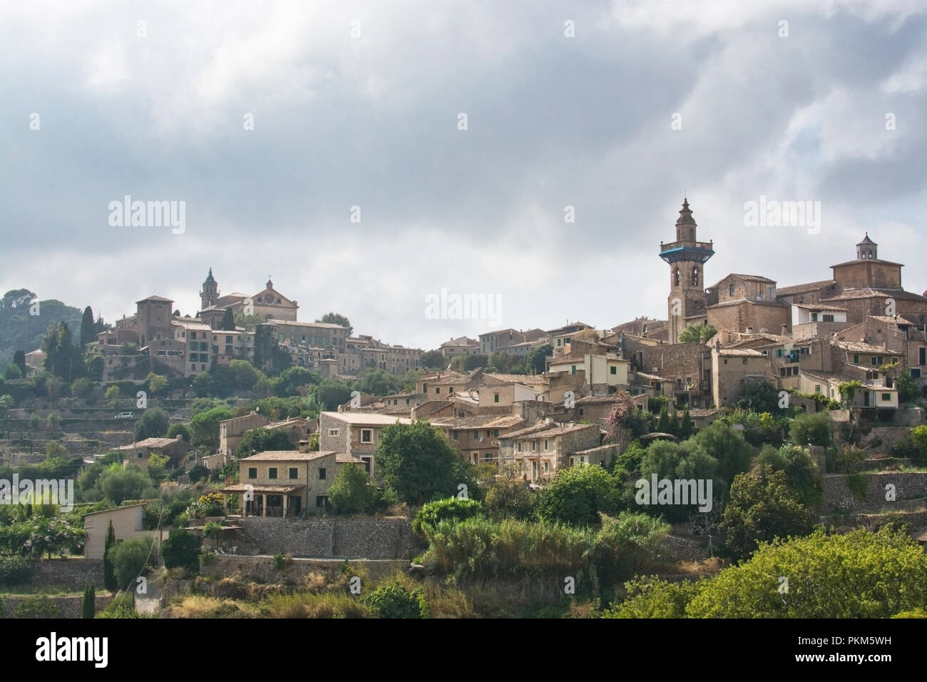 VALLDEMOSSA, MALLORCA, Spagna - 5 Settembre 2018: vista sul villaggio di Valldemossa in montagna il 5 settembre 2018 a Mallorca, Spagna. Foto Stock