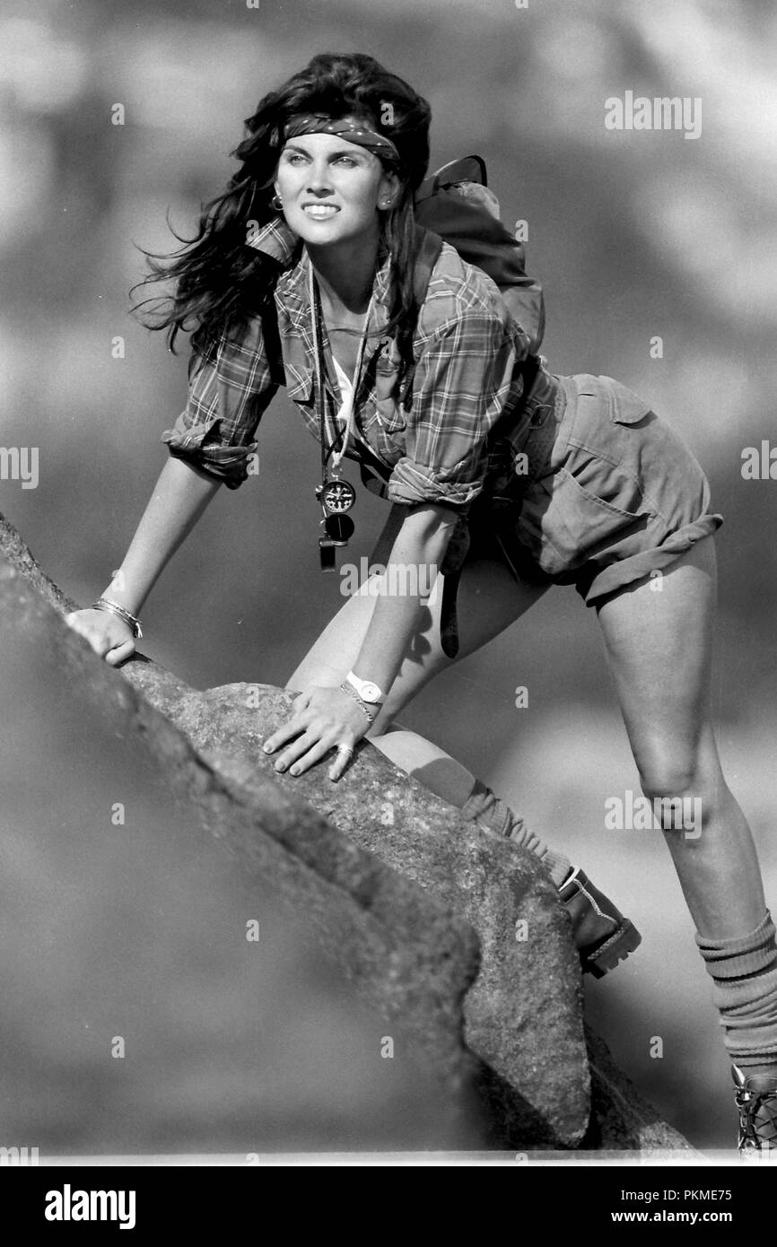 Ilkley Moor, Yorkshire, Regno Unito. 1 ottobre 1984. Bond girl Caroline Munro in un colpo da autunno 1984 modelli su Yorkshire famosa Ilkley Moor. Caroline featured in The Spy Who Loved Me e al nucleo del pianeta Terra e numerosi scream queen film. Foto Stock