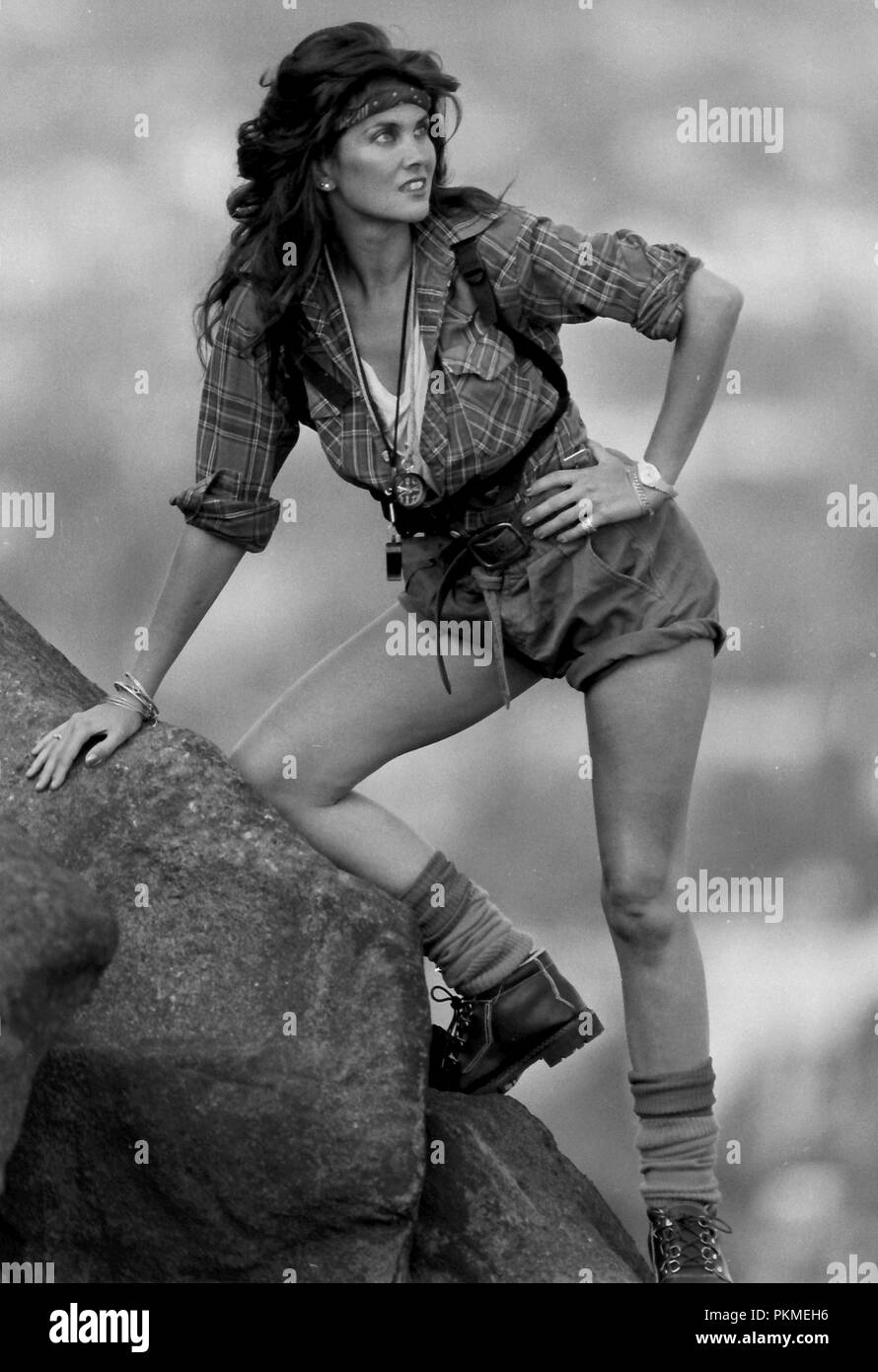 Ilkley Moor, Yorkshire, Regno Unito. 1 ottobre 1984. Bond girl Caroline Munro in un colpo da autunno 1984 modelli su Yorkshire famosa Ilkley Moor. Caroline featured in The Spy Who Loved Me e al nucleo del pianeta Terra e numerosi scream queen film. Foto Stock
