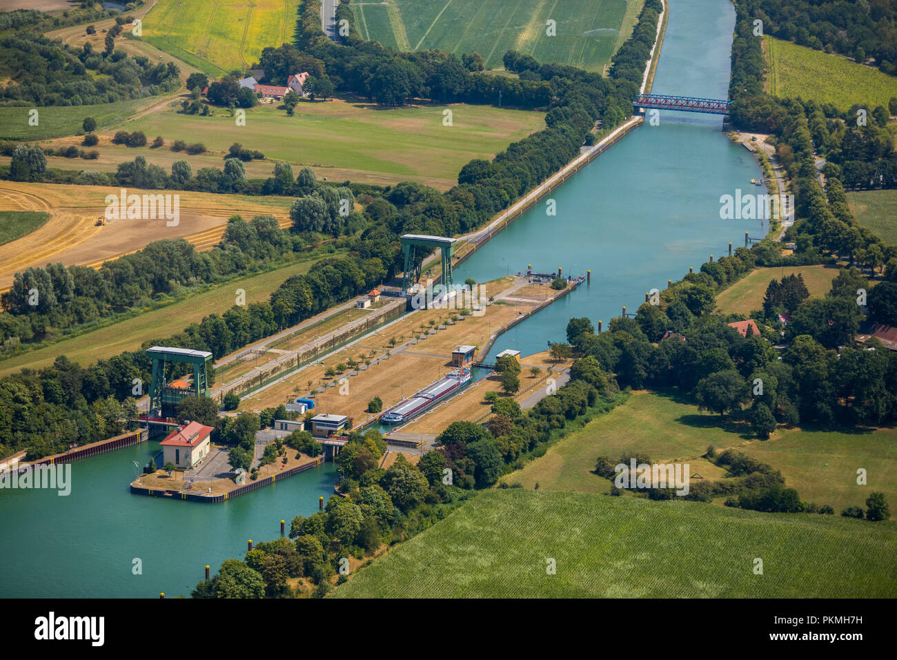 Vista aerea, Flaesheim lock sul canal Wesel-Datteln nel distretto di Flaesheim, navigazione interna e la nave da carico nella serratura Foto Stock