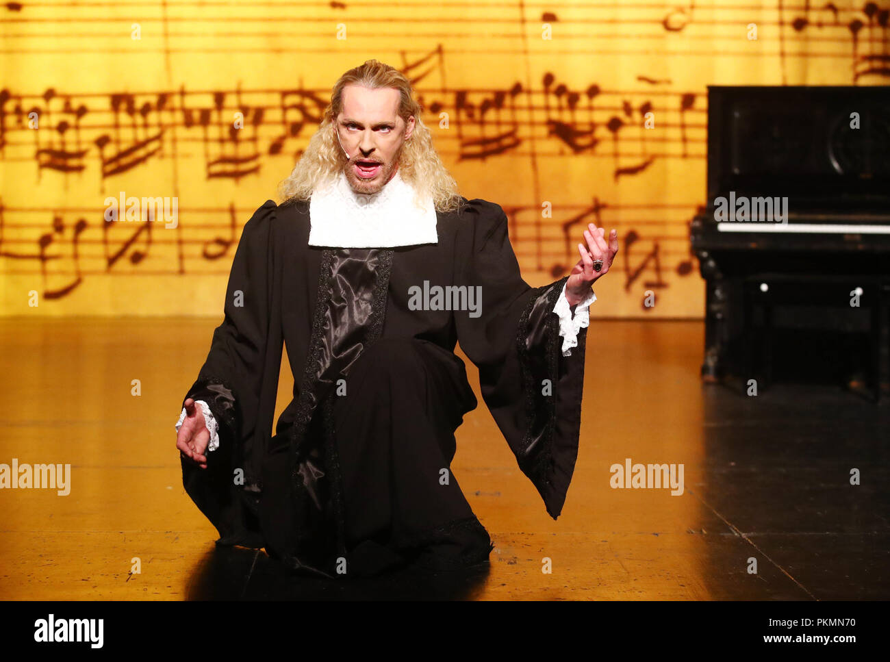 Arnstadt, Turingia. Xiv Sep, 2018. Attore Schoene cristiana come Soprintendente generale ripassando le canzoni per la prima mondiale del musical "Bach il ribelle". Questa è una produzione su Johann Sebastian Bach tempesta della gioventù. Credito: Bodo Schackow/dpa-Zentralbild/ZB/dpa/Alamy Live News Foto Stock