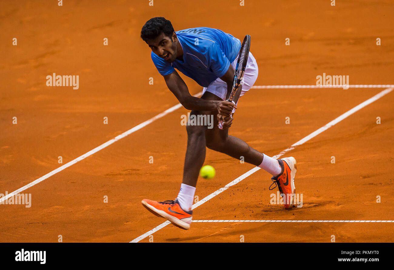 Kraljevo impianto sportivo, Kraljevo, Serbia. Xiv Sep, 2018. Tennis Davis Cup World Group, play-off, Serbia contro l'India; Pranesh Gunneswaran (IND) restituisce Credito: Azione Sport Plus/Alamy Live News Foto Stock