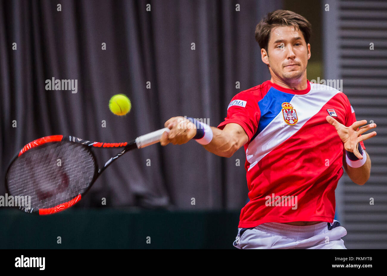 Kraljevo impianto sportivo, Kraljevo, Serbia. Xiv Sep, 2018. Tennis Davis Cup World Group, play-off, Serbia contro l'India; Dusan Lajovic (SRB) svolge un credito diretti: Azione Plus sport/Alamy Live News Foto Stock