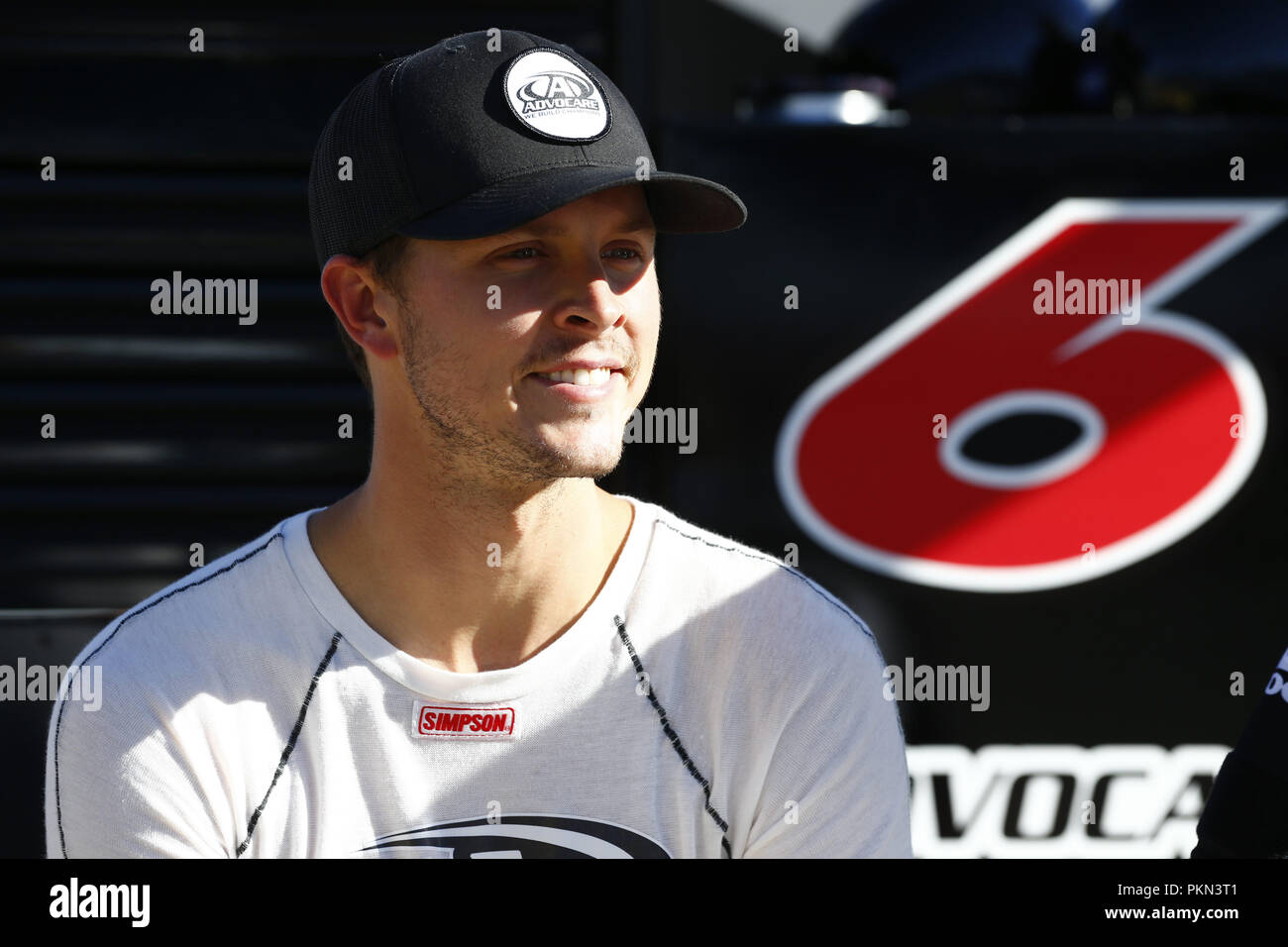 Las Vegas, Nevada, USA. Xiv Sep, 2018. Trevor Bayne (6) si blocca su strada pit prima delle qualifiche per il Sud Point 400 a Las Vegas Motor Speedway di Las Vegas, Nevada. Credito: Chris Owens Asp Inc/ASP/ZUMA filo/Alamy Live News Foto Stock