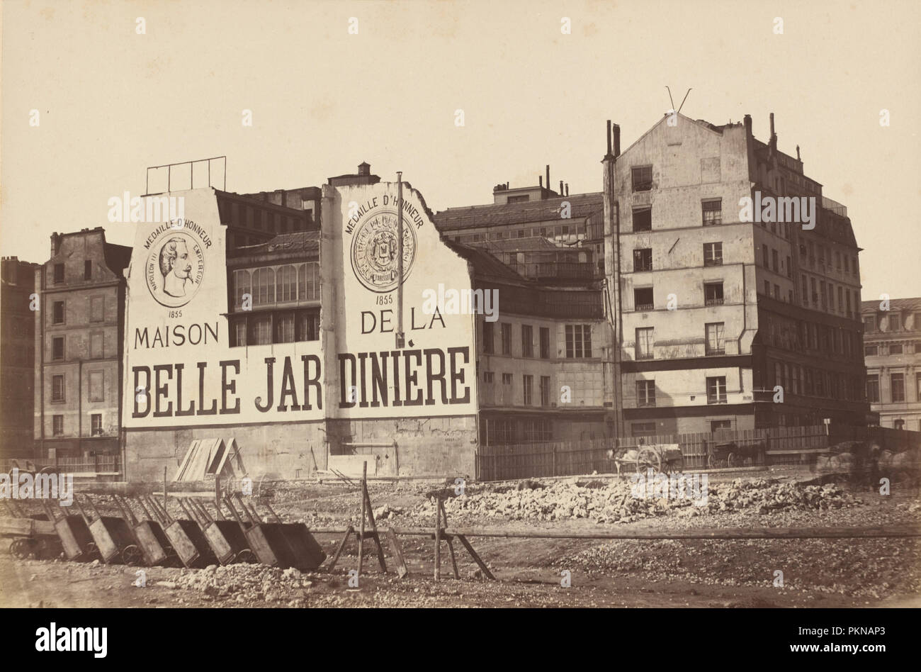 La Maison de la Belle Jardinière. Data: 1866 o 1867. Dimensioni: foglio (rifilato per immagine): 23,1 x 34,9 cm (9 1/8 x 13 3/4 in.) foglio: 46,4 x 61,5 cm (18 1/4 x 24 3/16 in.) in generale: 50,8 x 66 cm (20 x 26 in.). Medium: albume stampa dal collodio montato negativo sul cartone. Museo: National Gallery of Art di Washington DC. Autore: francese del XIX secolo. Foto Stock