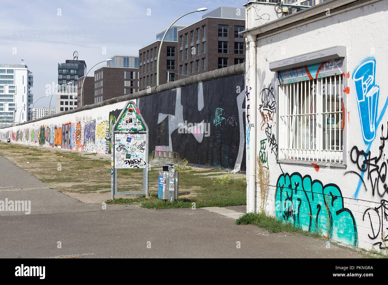 Graffiti lungo il muro di Berlino, l est dall ovest Germania Foto Stock