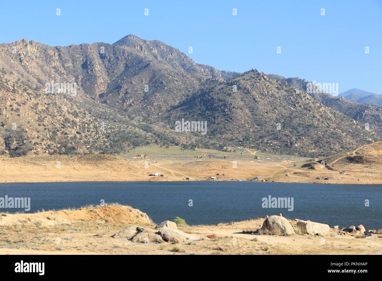 Siccità in California - Basso livello del Lago Isabella in Kern County. Stati Uniti paesaggio. Foto Stock