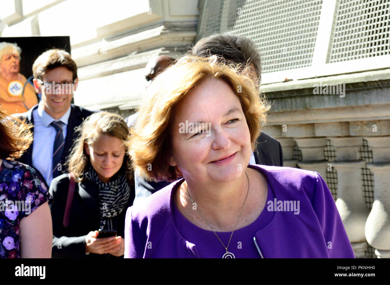 Nathalie Loiseau, ministro francese per gli affari europei, entrando a Downing Street durante un 3 ore di riunione di gabinetto per discutere Brexit - XIII SETT 2018, Lo Foto Stock